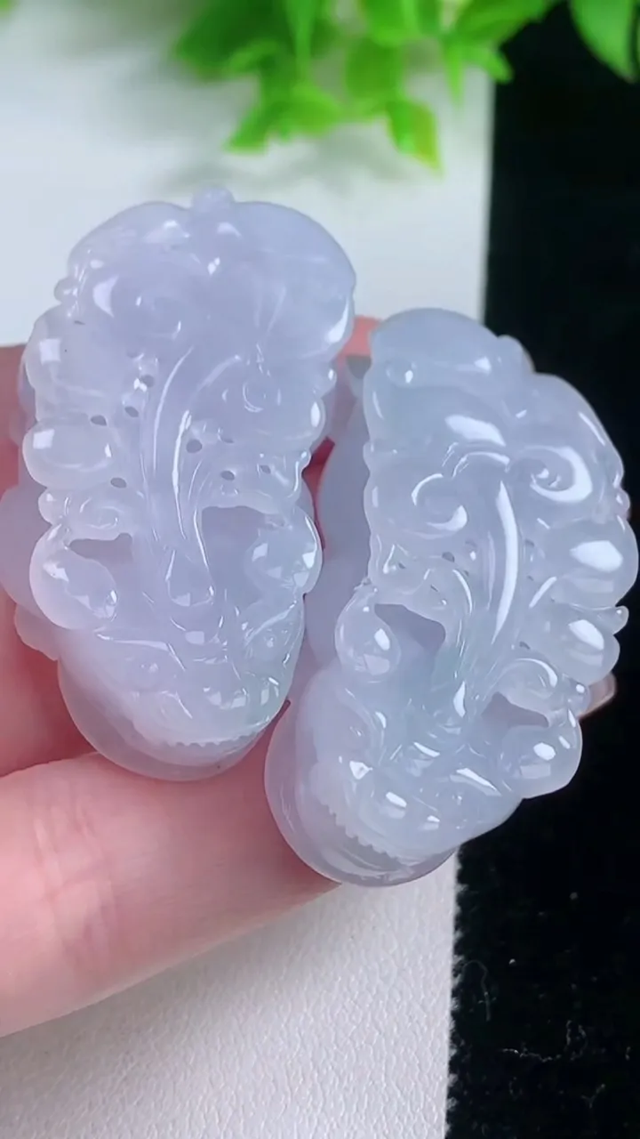 天然A货翡翠紫罗兰貔貅吊坠一对，尺寸44-22.3-11.5，重量:52.50g
1月18日