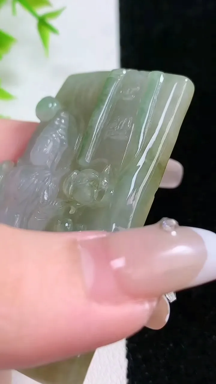 天然A货翡翠虚空藏观音菩萨吊坠，尺寸60.5-42.6-8，重:42.30g
1月18日