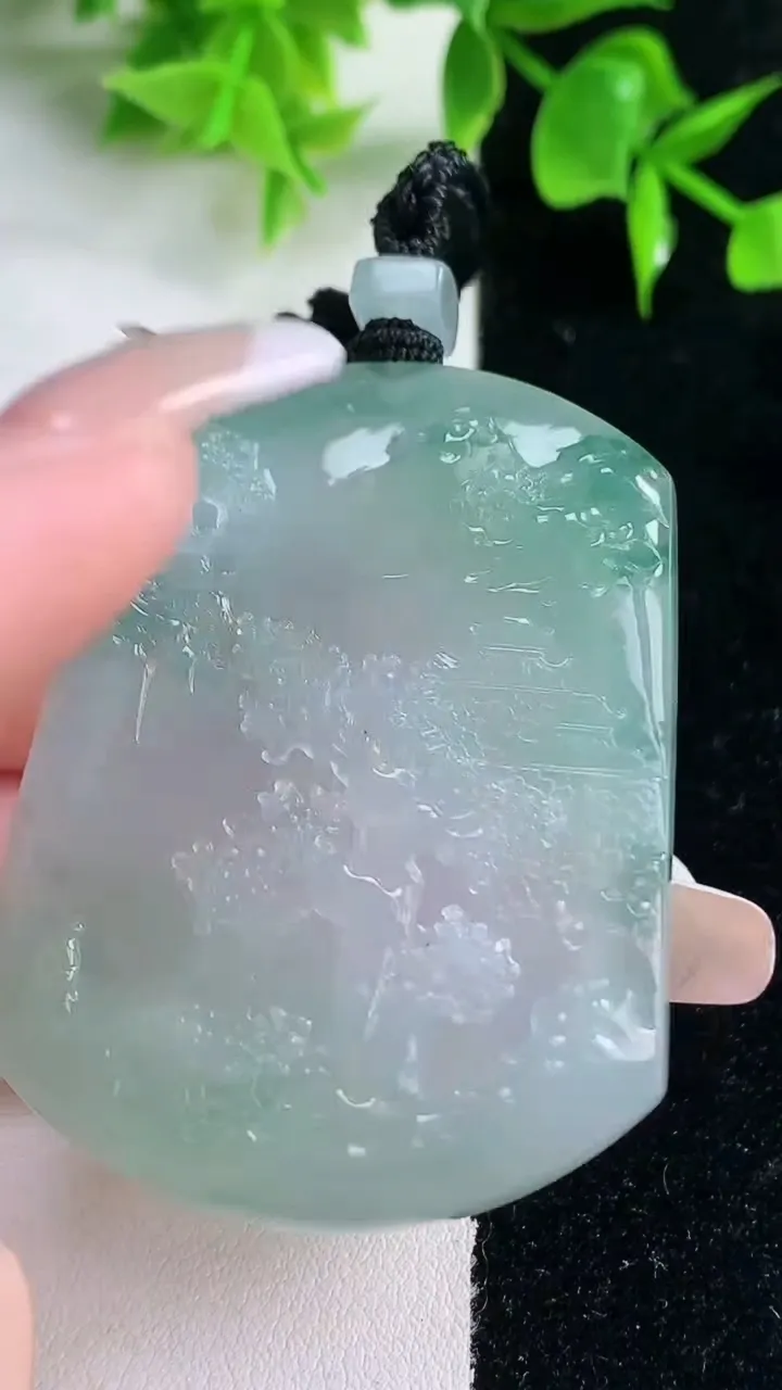 天然A货翡翠种飘花山水牌吊坠，尺寸53-40.6-6，重量:34.20g
1月18日