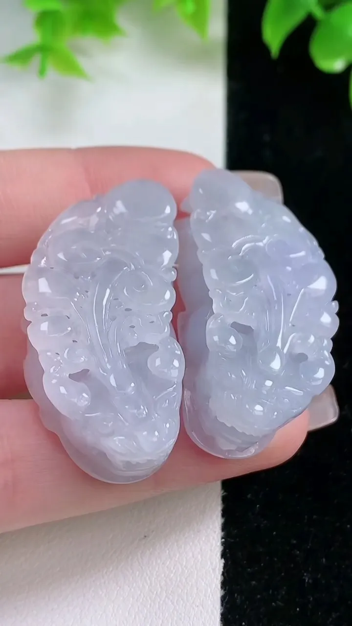 天然A货翡翠紫罗兰貔貅吊坠一对，尺寸38.6-18.5-12.5，重量:41.54g
1月18日