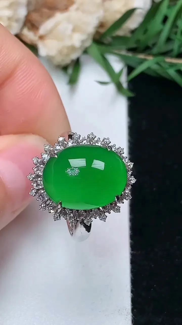 天然A货翡翠蛋面戒指，尺寸17.3-14-10.7，重量:4.22g2026年1月18日
工厂直销收