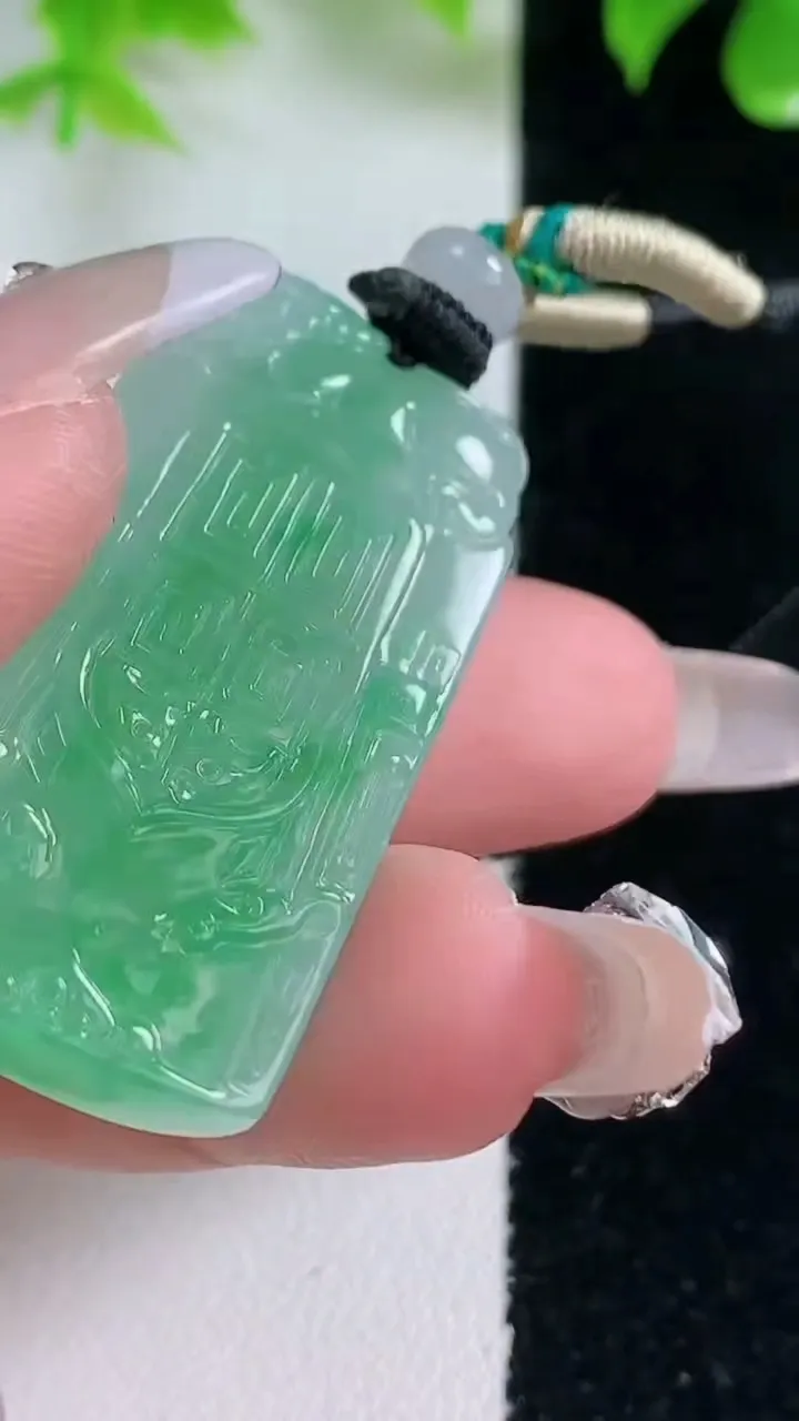 天然A货翡翠仿古无事牌吊坠，尺寸41-21-5.8，重量:17.14g
1月18日