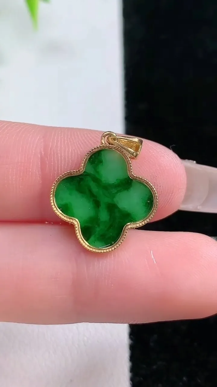 天然A货翡翠四叶草吊坠，尺寸16-2，重:1.26g
1月18日