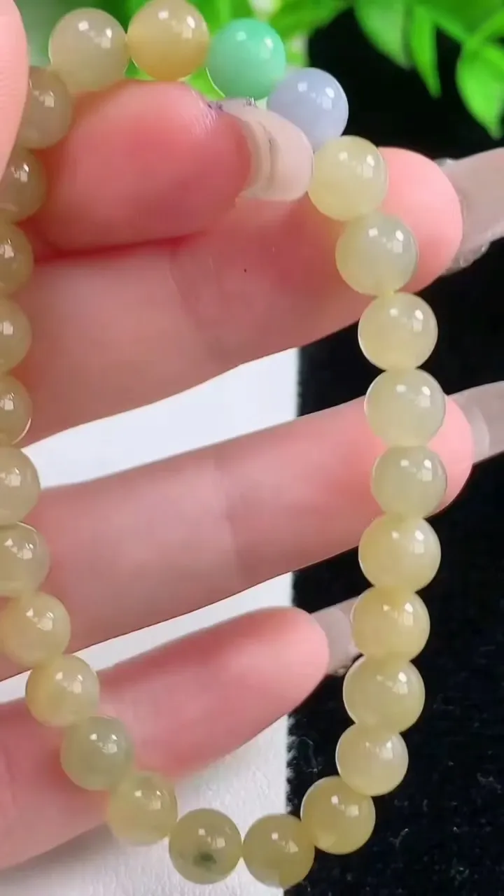 天然A货翡翠三彩圆珠手串，尺寸6.8-27颗，重量:14.89g1月18日
工厂直销收藏佳品,种好水足，色泽均匀，有种有色，上手高大气！