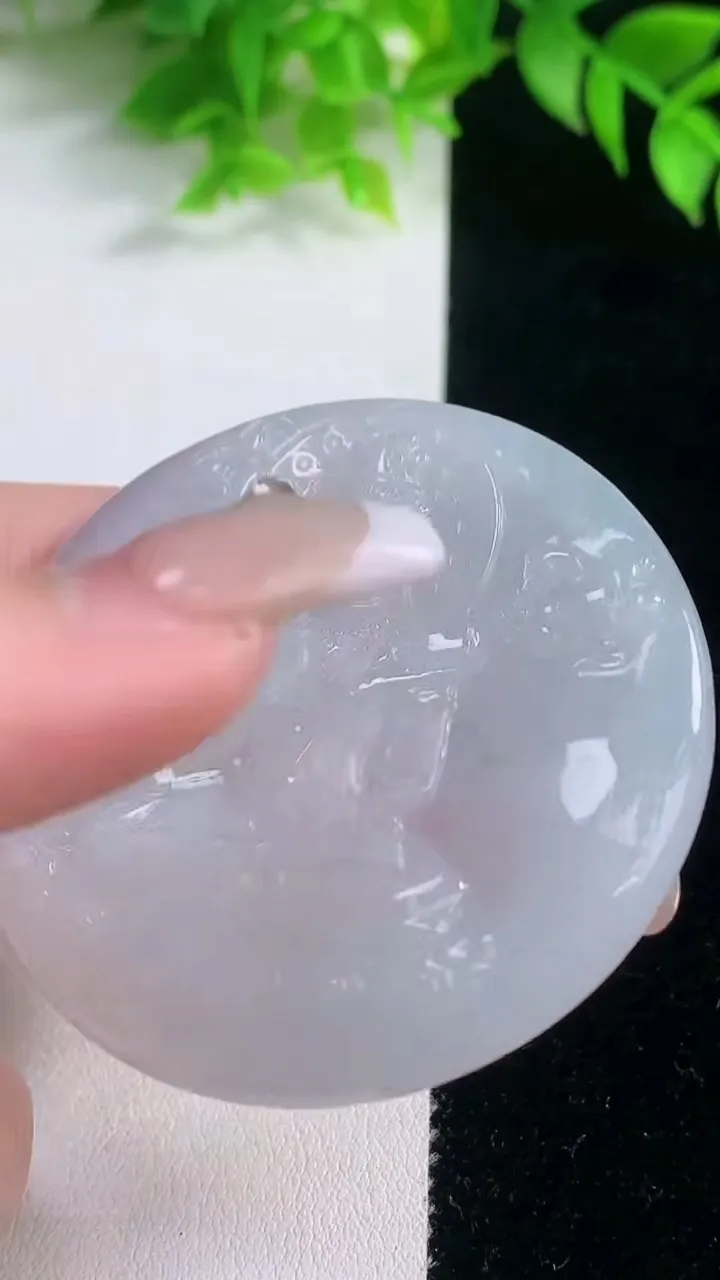 天然A货翡翠普贤菩萨吊坠，尺寸52.6-4.2，重量:27.61g
1月18日