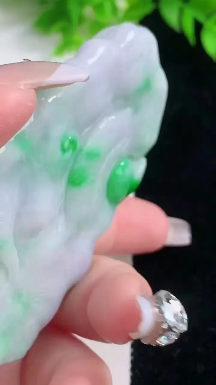 天然A货翡翠龙牌吊坠，尺寸78.5-47-12，重量:91.06g
1月18日