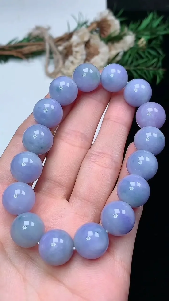 天然A货翡翠货紫罗兰 飘花圆珠手串，尺寸12.3-16颗，重量:53.21g1月18日
工厂直销收藏佳品,种好水足，色泽均匀，有种有色，上手高大气！