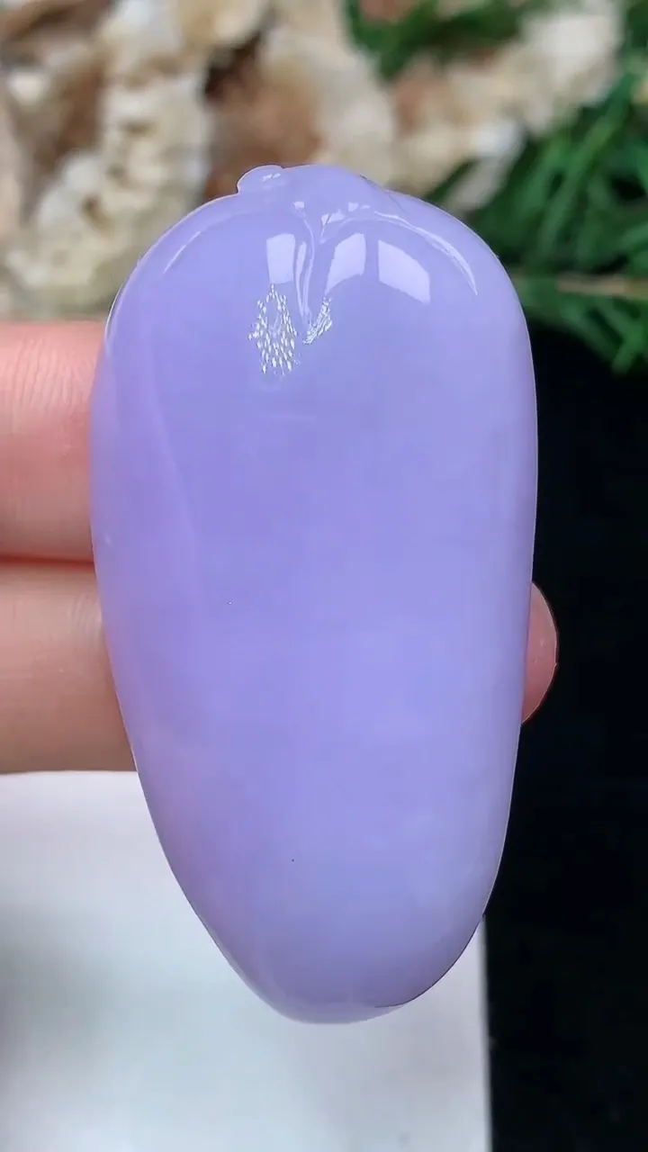 天然A货翡翠紫罗兰福瓜吊坠，尺寸45.6-24.2-10.8，重量:21.52g
1月18日