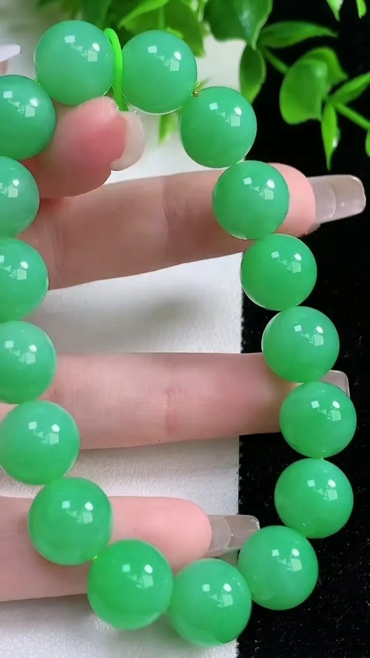 天然A货翡翠圆珠手串，尺寸11.3-17颗，重量:45.43g1月18日
工厂直销收藏佳品,种好水足