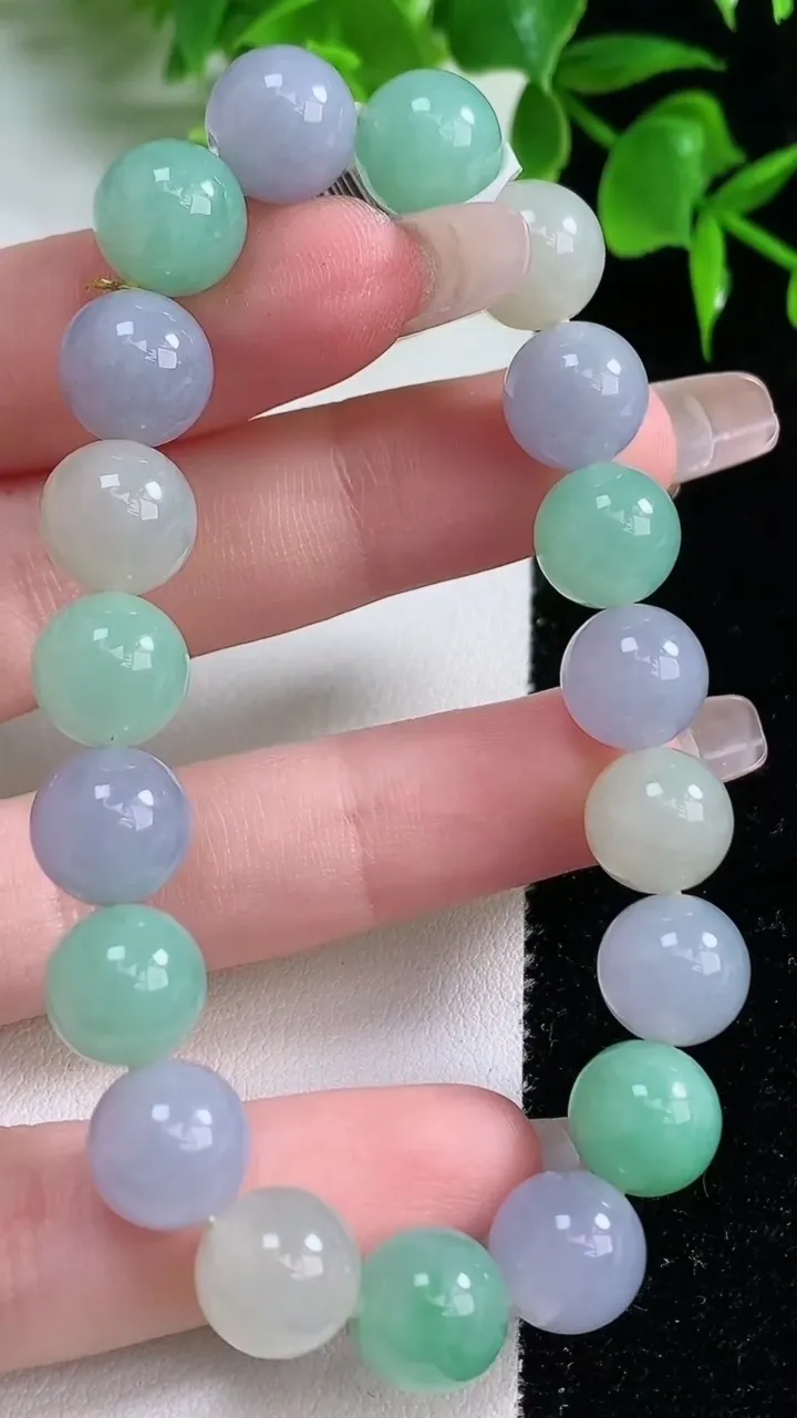 天然A货翡翠三彩圆珠手串，尺寸10-19颗，重量:33.30g1月18日
工厂直销收藏佳品,种好水足，色泽均匀，有种有色，上手高大气！