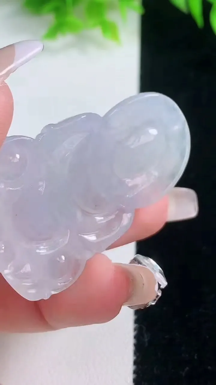 天然A货翡翠冰种紫罗兰观音菩萨吊坠，尺寸46.2-32-5.9，重量:13.58g
1月18日