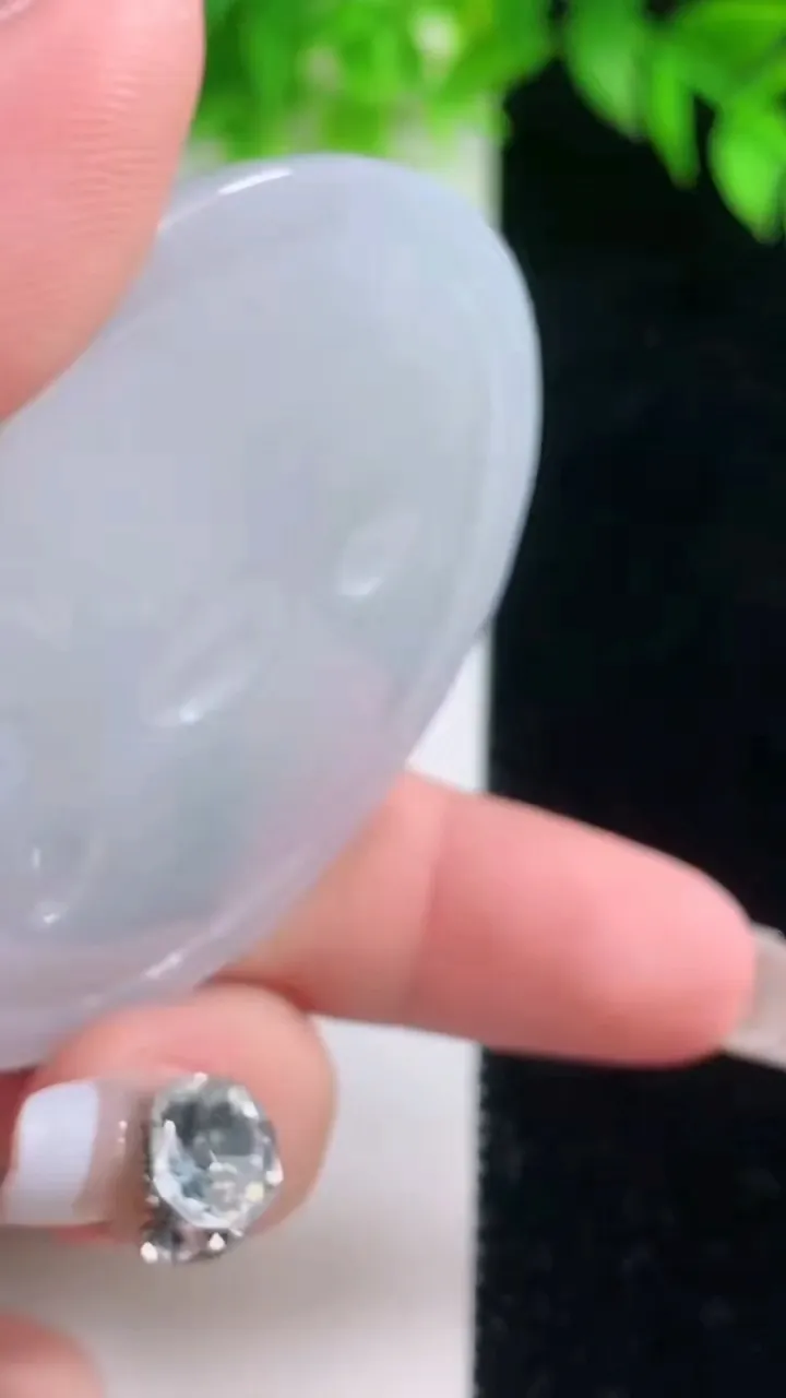 天然A货翡翠普贤菩萨吊坠，尺寸52.6-4.2，重量:27.61g
1月18日