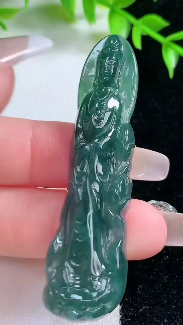 天然A货翡翠蓝水观音菩萨吊坠，尺寸64-17.2-6.2，重:12.17g
1月18日