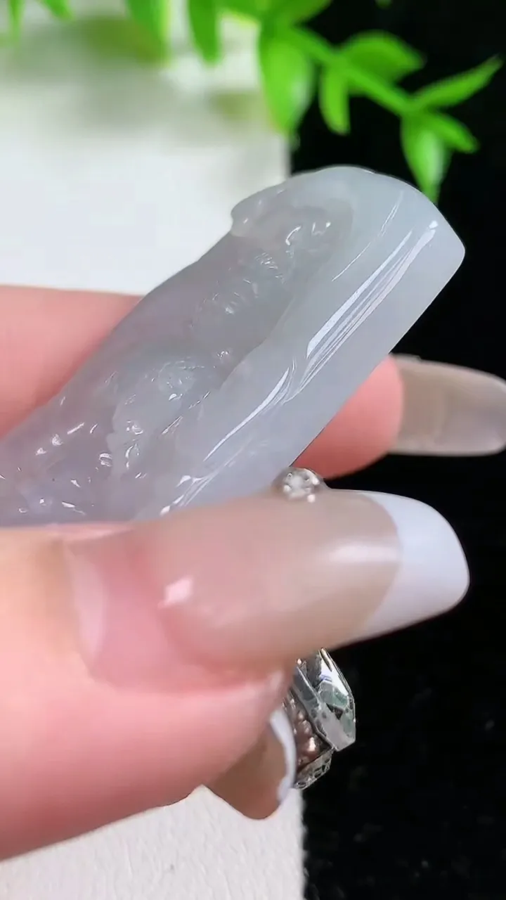 天然A货翡翠观音菩萨吊坠，尺寸57.8-31-7，重:25.57g
1月18日