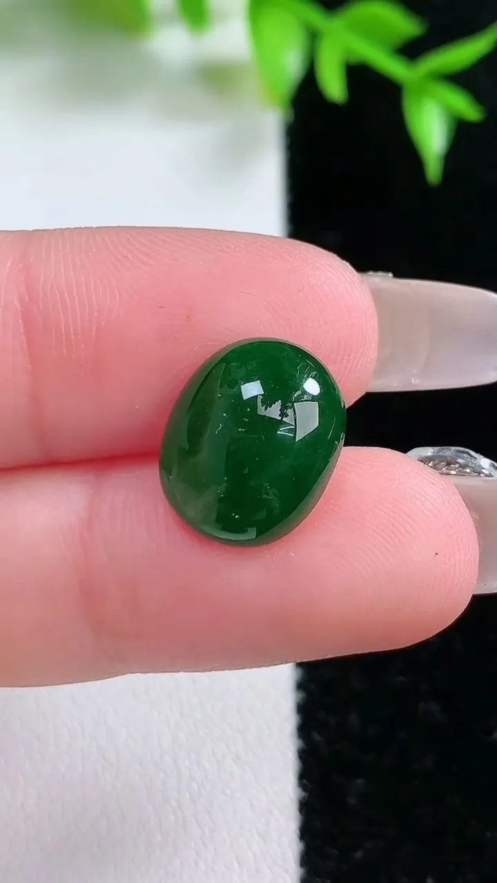 天然A货翡翠蛋面镶嵌件，尺寸13-10.5-5.2，重:1.27g
1月18日