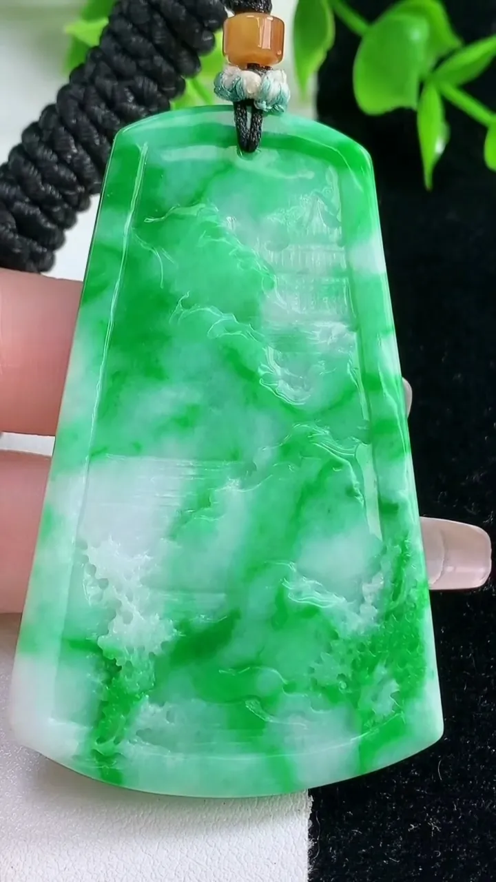 天然A货翡翠山水牌吊坠，尺寸65.5-40.7-5，重量:34.69g
1月18日