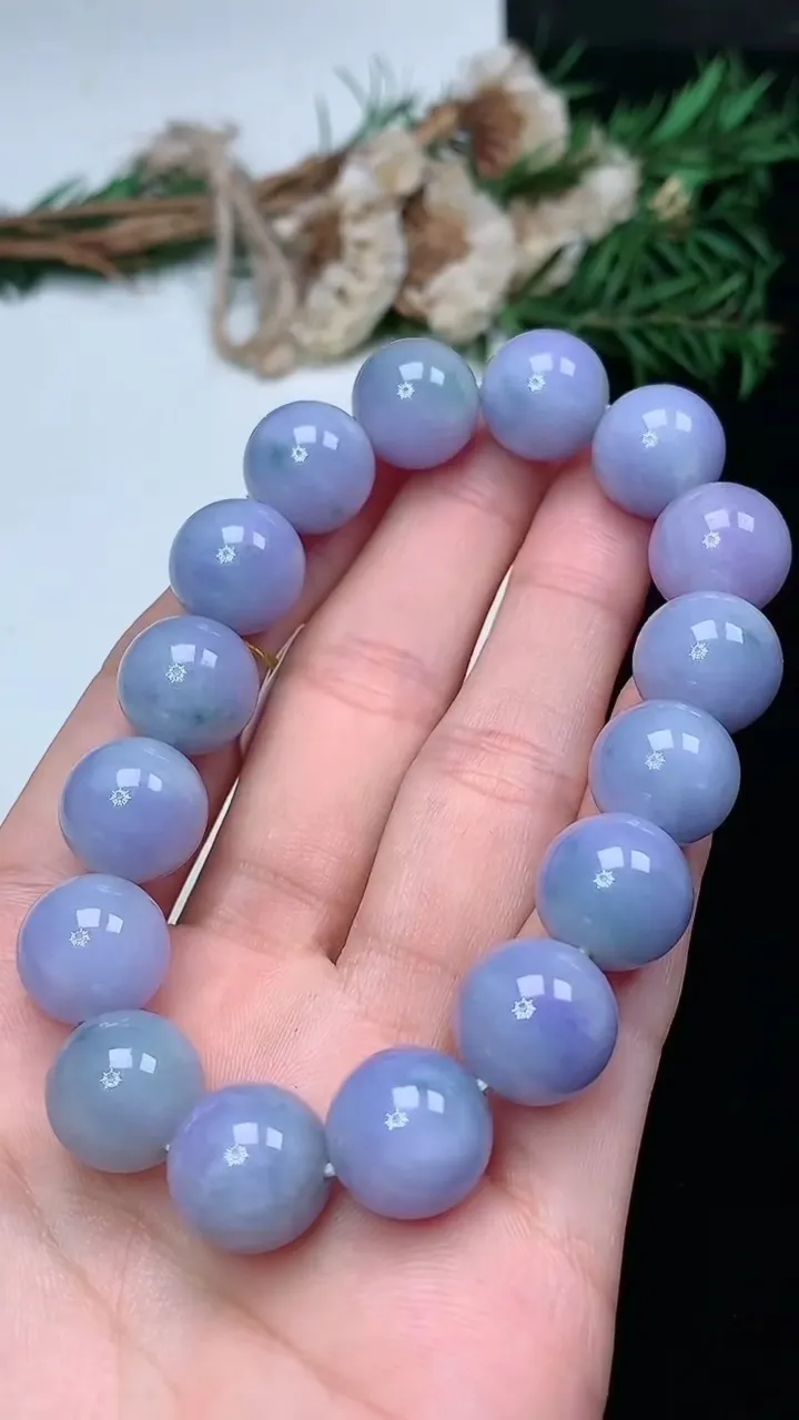 天然A货翡翠货紫罗兰 飘花圆珠手串，尺寸12.3-16颗，重量:53.21g1月18日
工厂直销收藏佳品,种好水足，色泽均匀，有种有色，上手高大气！