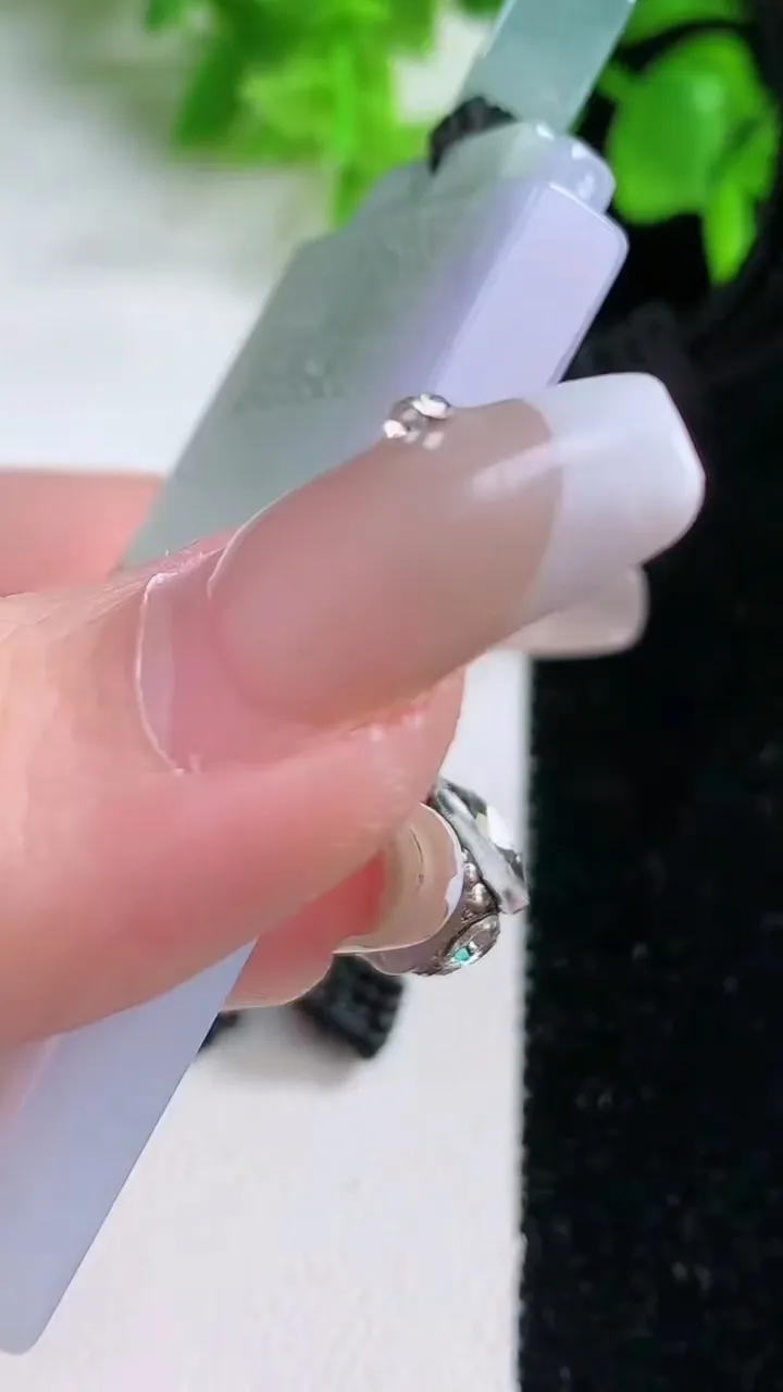 天然A货翡翠紫罗兰仿古无事牌吊坠 ，尺寸62.4-29.8-5.7，重量:41.18g
1月18日