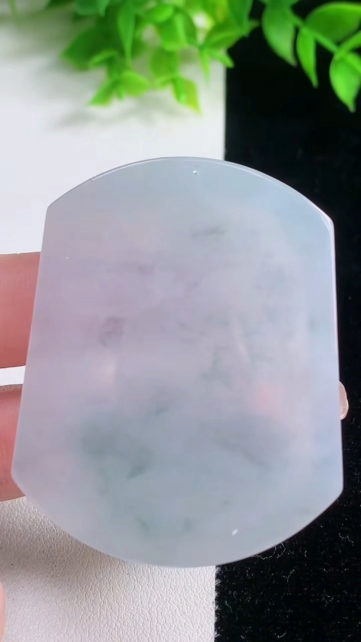 天然A货翡翠冰种飘花宽边阿弥陀佛吊坠，尺寸54-44.8-5，重量:32.68g
1月18日