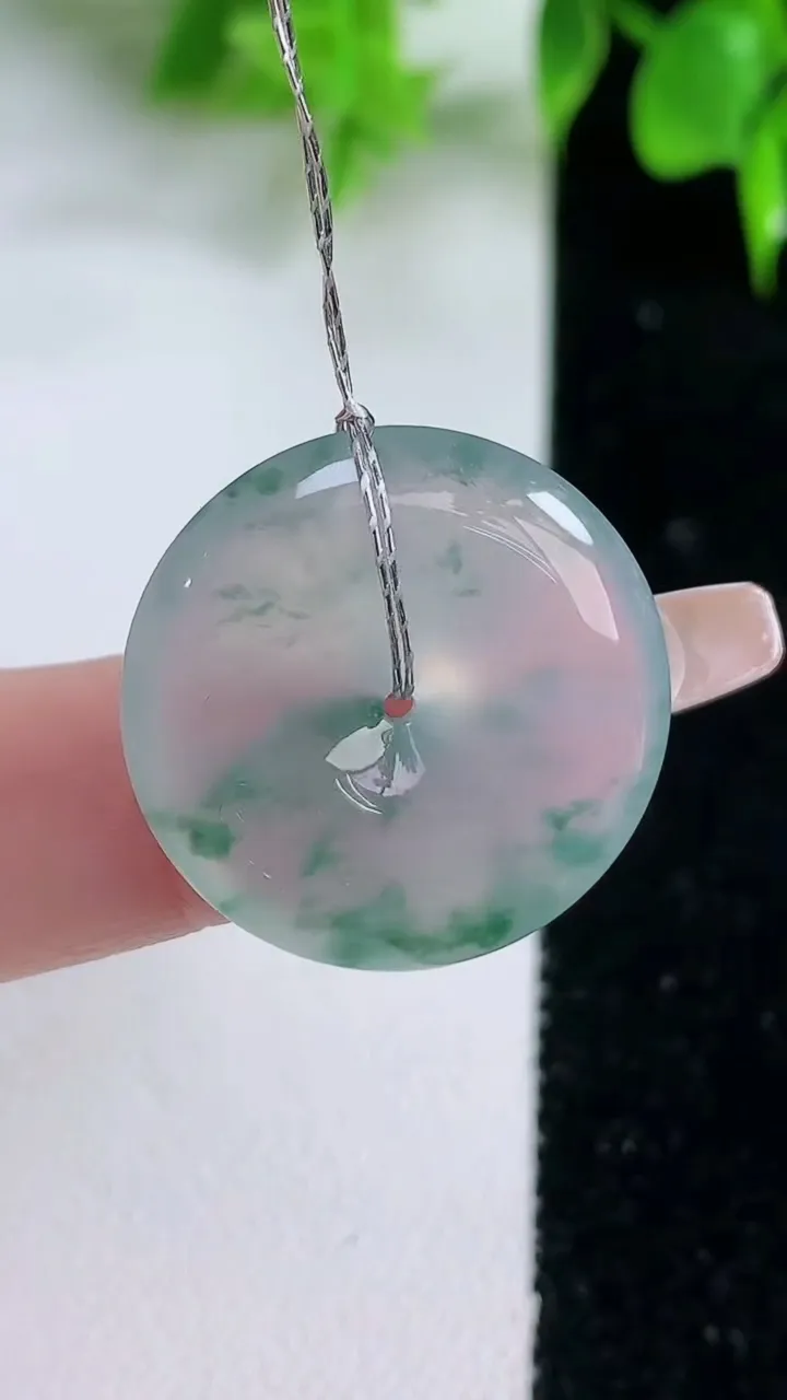 天然A货翡翠种飘花平安扣吊坠，尺寸23-5.7，重量:7.26g
1月18日