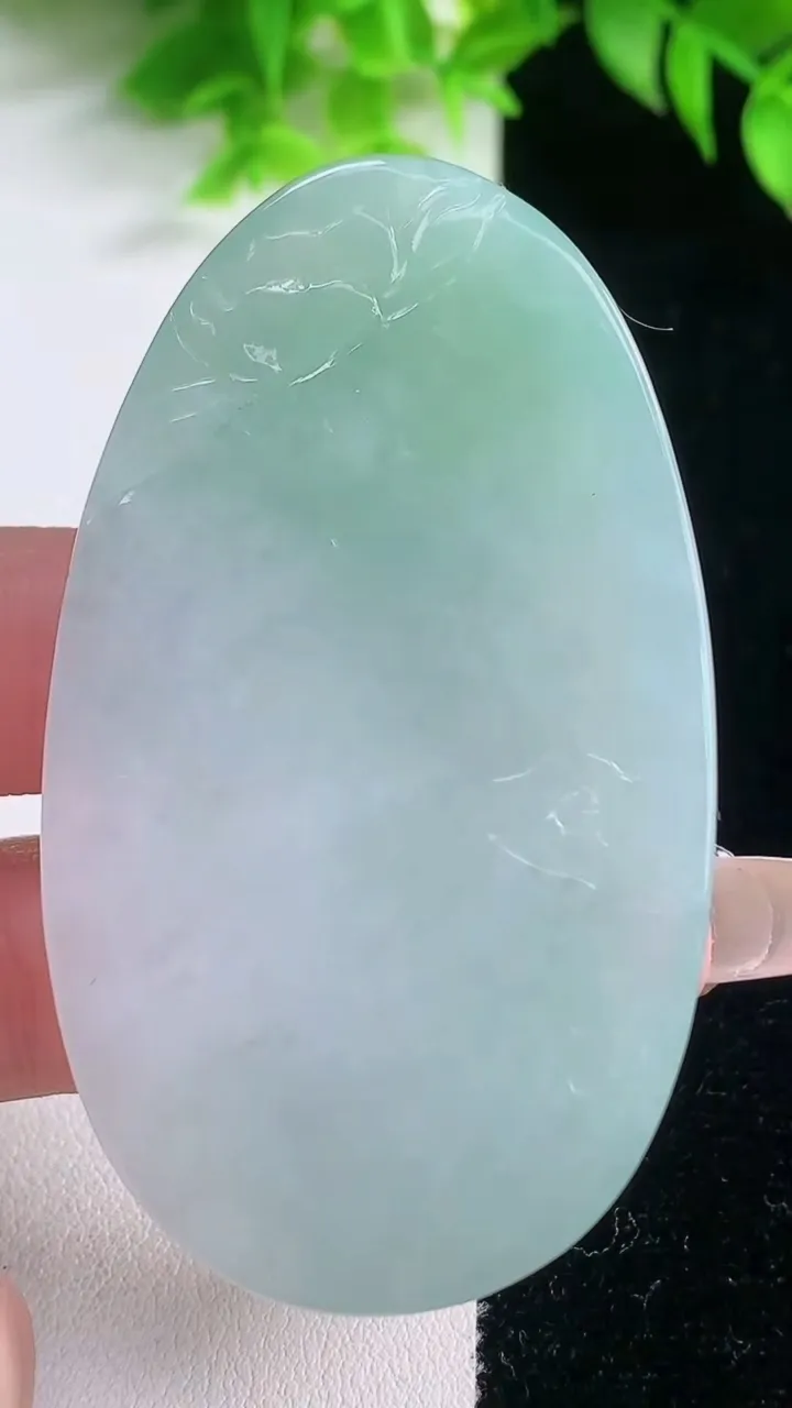 天然A货翡翠大日如来吊坠，尺寸65.4-38-6.3，重量:35.68g
1月18日