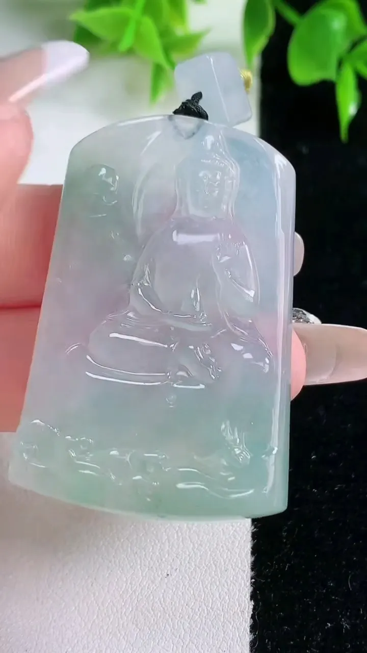 天然A货翡翠观音菩萨吊坠，尺寸47.2-31.4-5，重量:21.38g
1月18日