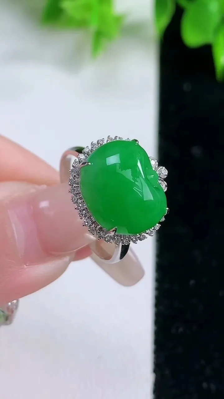 天然A货翡翠苹果戒指，尺寸17.5-10.6-12.6，重量:3.70g2026年1月18日
工厂直
