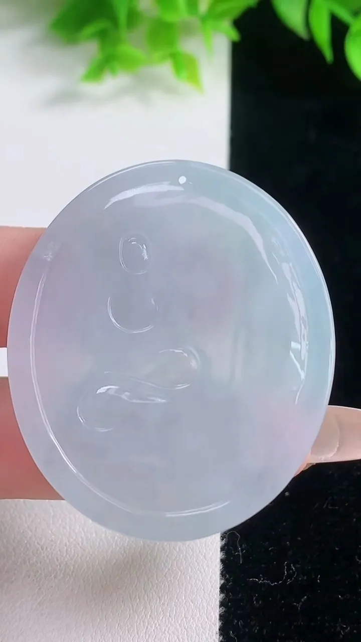 天然A货翡翠文殊菩萨吊坠，尺寸47.5-40.6-5，重量:20.27g
1月18日