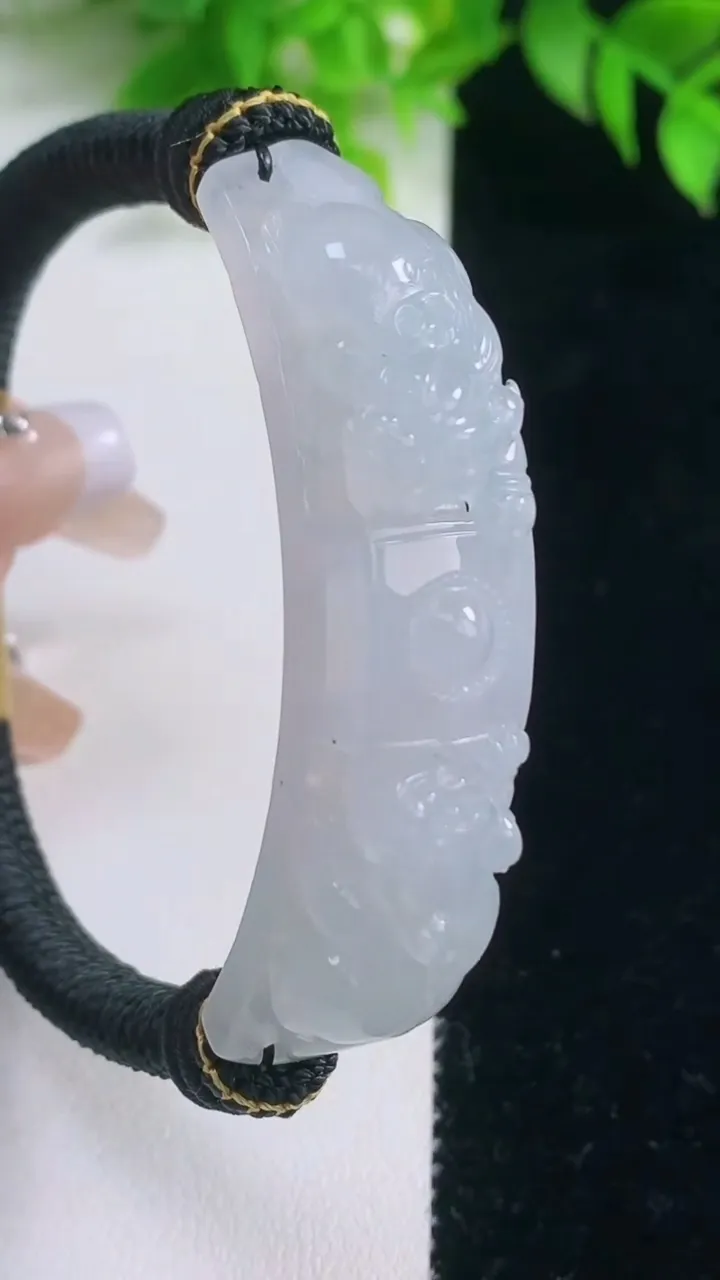 天然A货翡翠貔貅手牌，尺寸57.6-12-11.5，重量:30.99g
1月18日