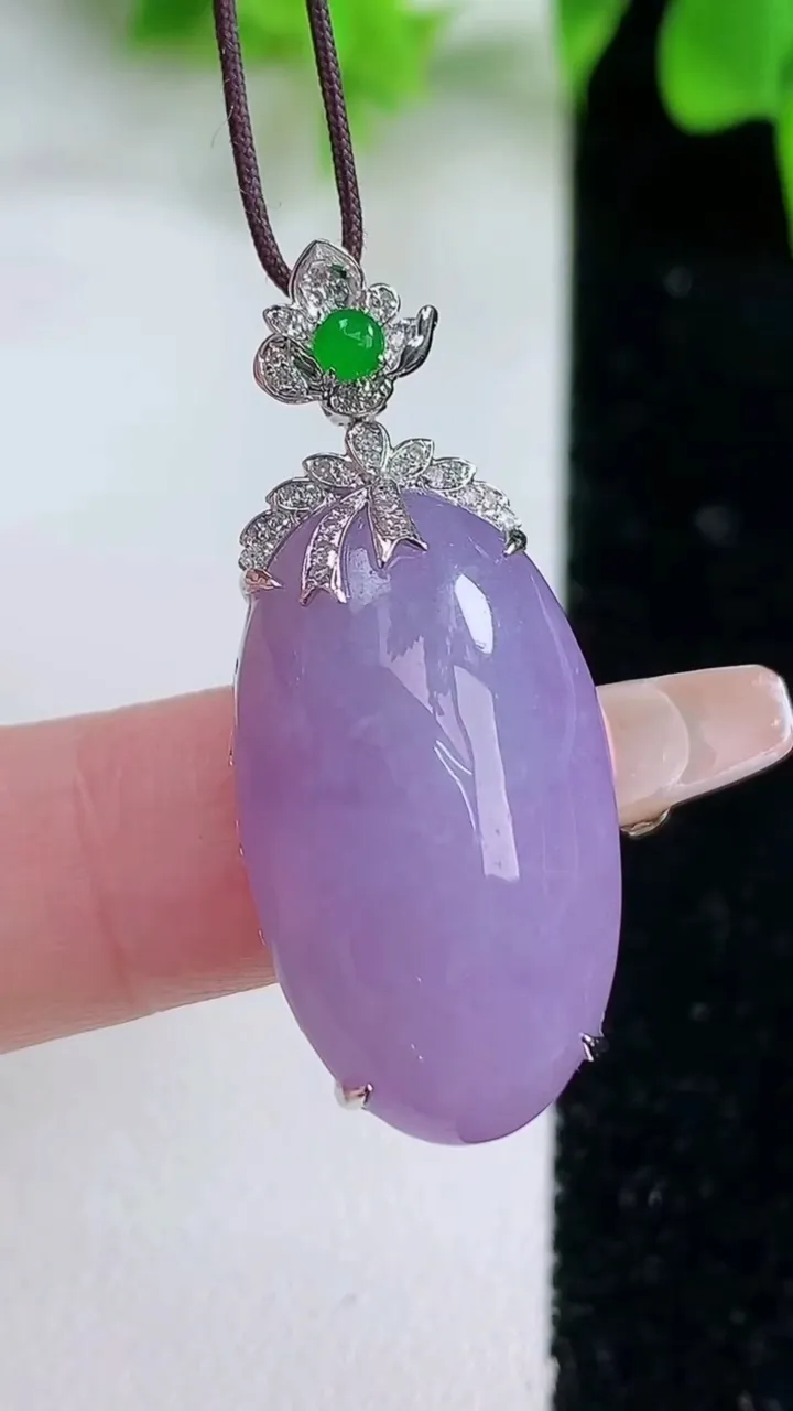 天然A货翡翠18K金紫罗兰福瓜吊坠，尺寸35.8-26.2-15-9.3，重量:7.26g
1月18