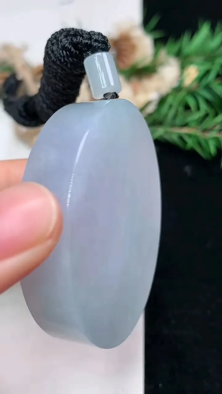 天然A货翡翠佛头吊坠，尺寸49.7-40-12，重量:64.82g
1月18日