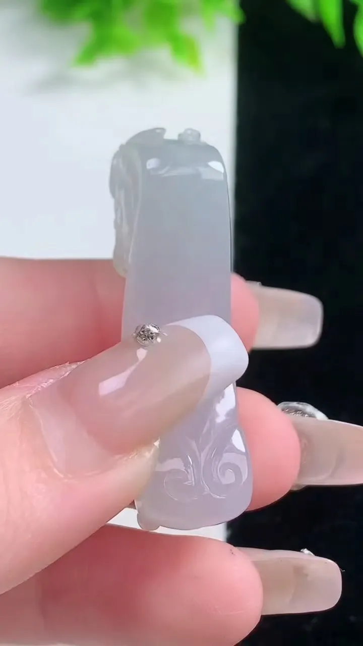 天然A货翡翠貔貅手牌，尺寸42.7-11.3-12.8，重量:13.92g
1月18日