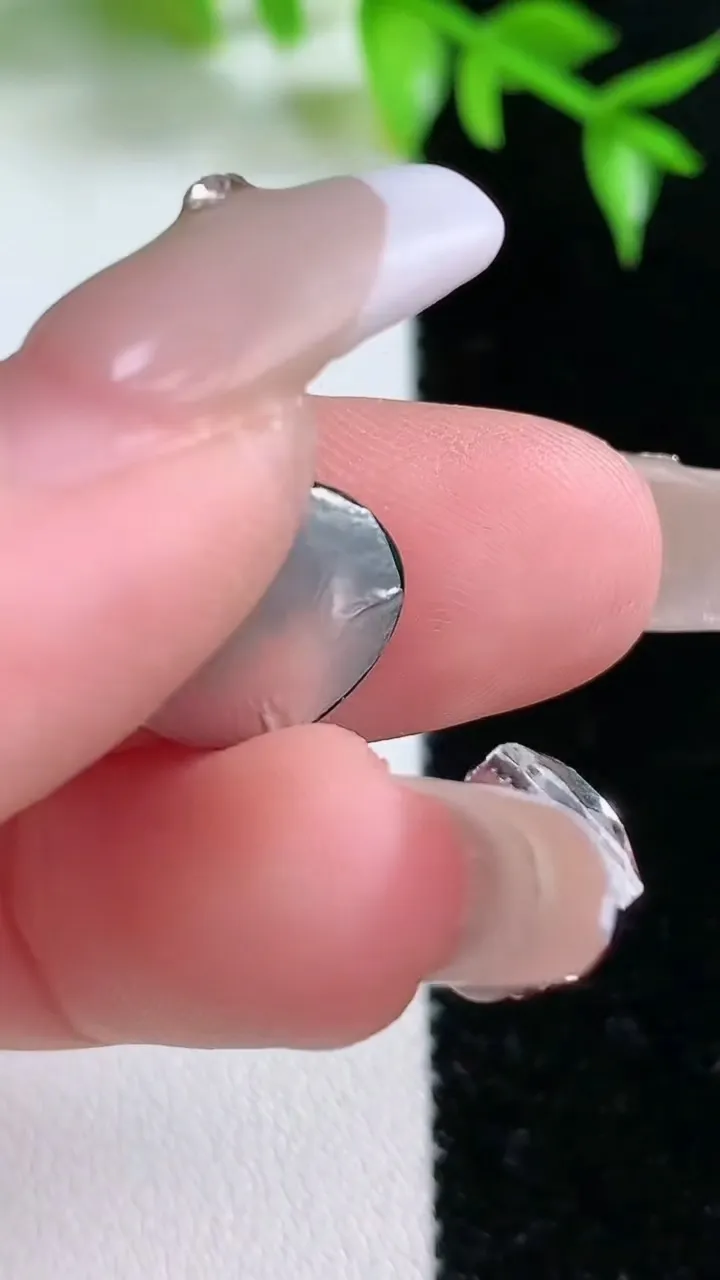 天然A货翡翠蛋面镶嵌件，尺寸13-10.5-5.2，重:1.27g
1月18日