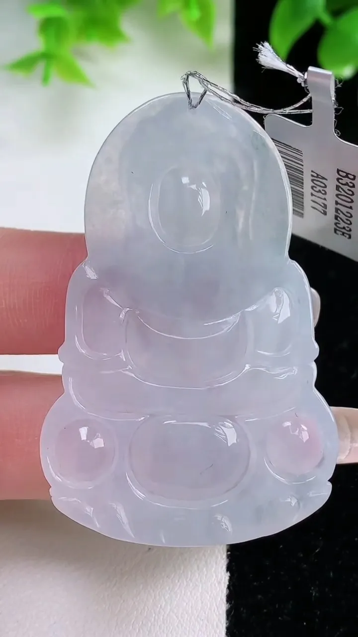 天然A货翡翠观音菩萨吊坠，尺寸53.6-35.4-5.3，重量:20.88g
1月18日