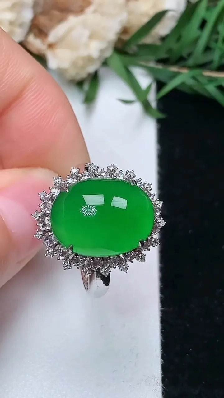 天然A货翡翠蛋面戒指，尺寸17.3-14-10.7，重量:4.22g2026年1月18日
工厂直销收