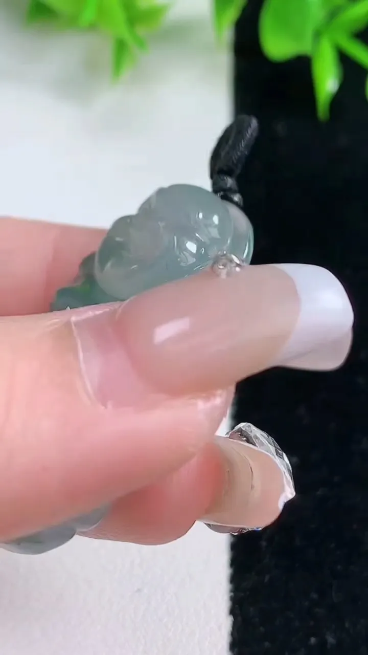 天然A货翡翠种飘花站佛 佛公吊坠，尺寸39-24-7，重量:12.09g
1月18日