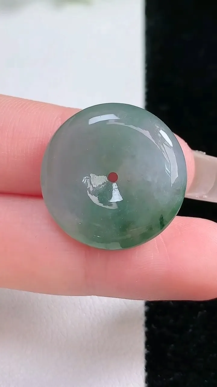 天然A货翡翠飘花平安扣吊坠，尺寸22.5-5.6，重:5.74g
1月18日