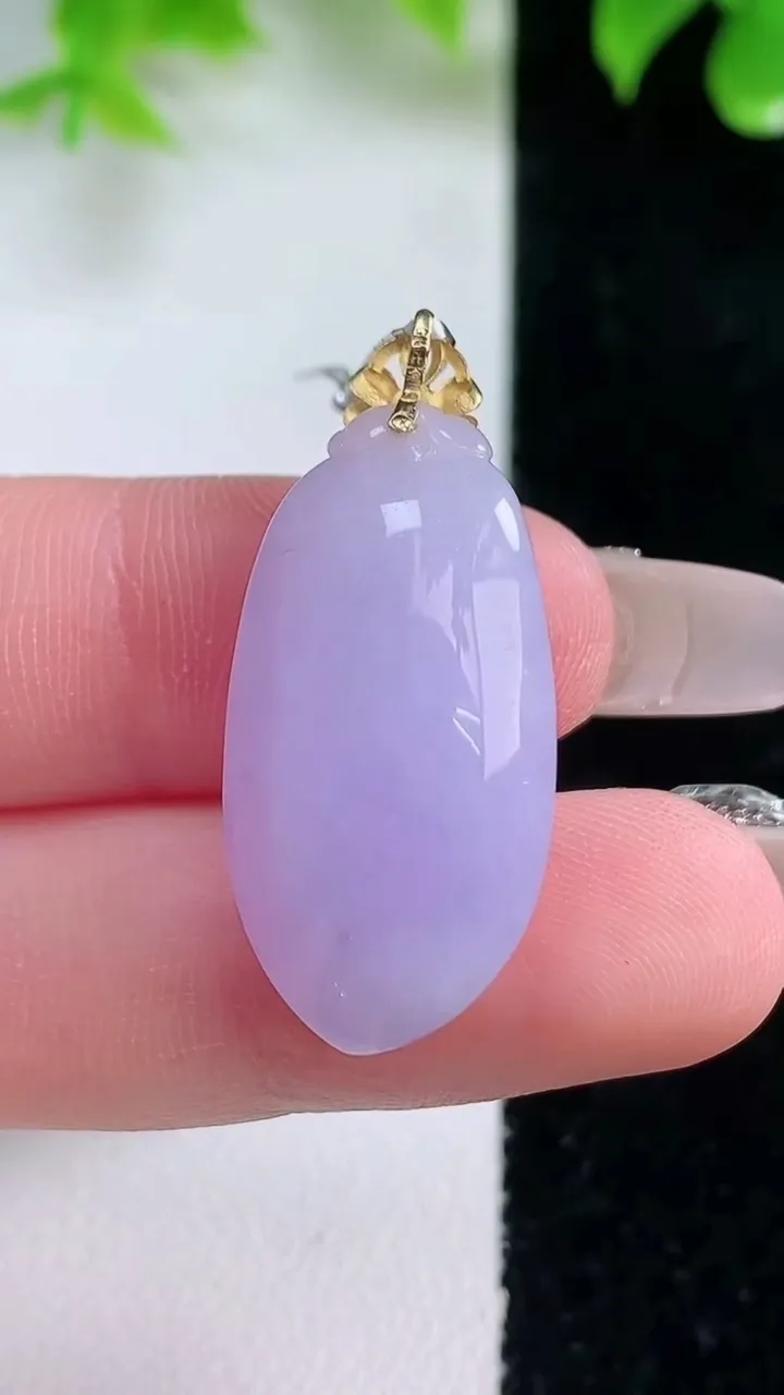 天然A货翡翠18K金紫罗兰福瓜吊坠，尺寸26.7-14.2-8.6，重量:6.27g
1月18日