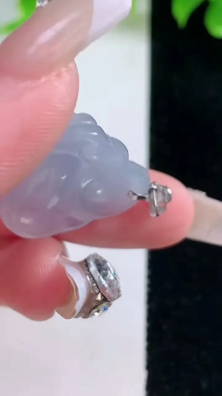 天然A货翡翠18K金紫罗兰佛公吊坠，尺寸22-27.4-7.5，重量:6.65g
1月18日