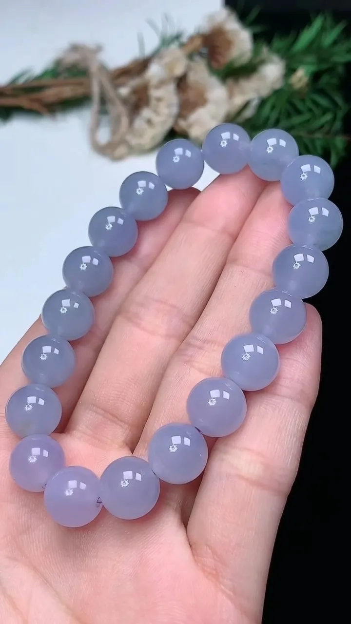 天然A货翡翠紫罗兰圆珠手串，尺寸9.9-19颗，重量:32.98g1月18日
工厂直销收藏佳品,种好水足，色泽均匀，有种有色，上手高大气！