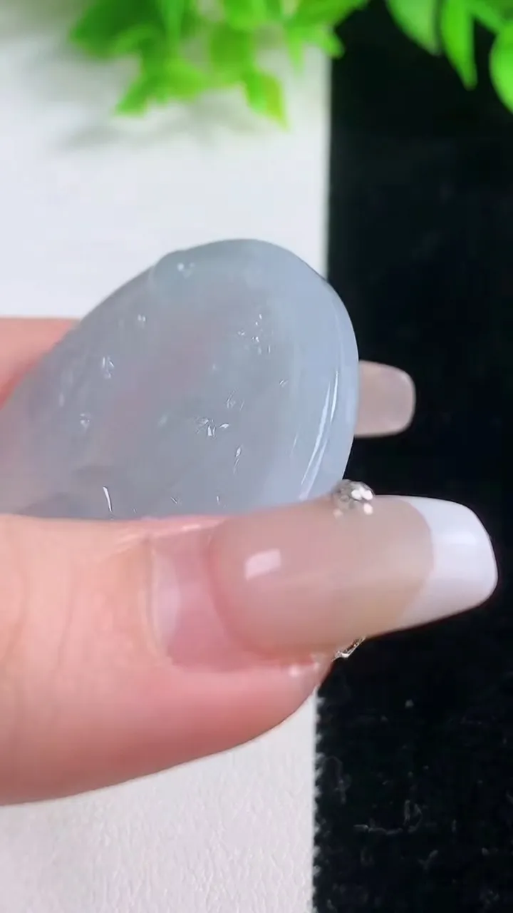 天然A货翡翠文殊菩萨吊坠，尺寸47.5-40.6-5，重量:20.27g
1月18日