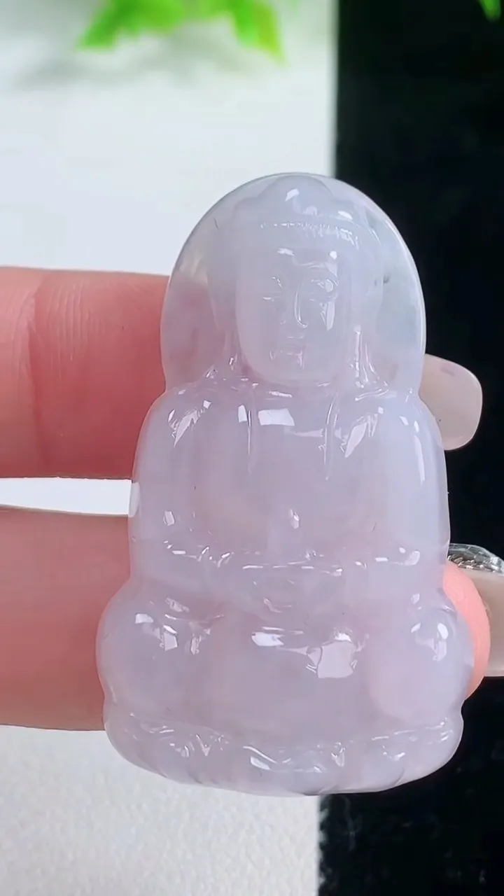 天然A货翡翠观音菩萨吊坠，尺寸43-26.2-5.7，重量:11.28g
1月18日