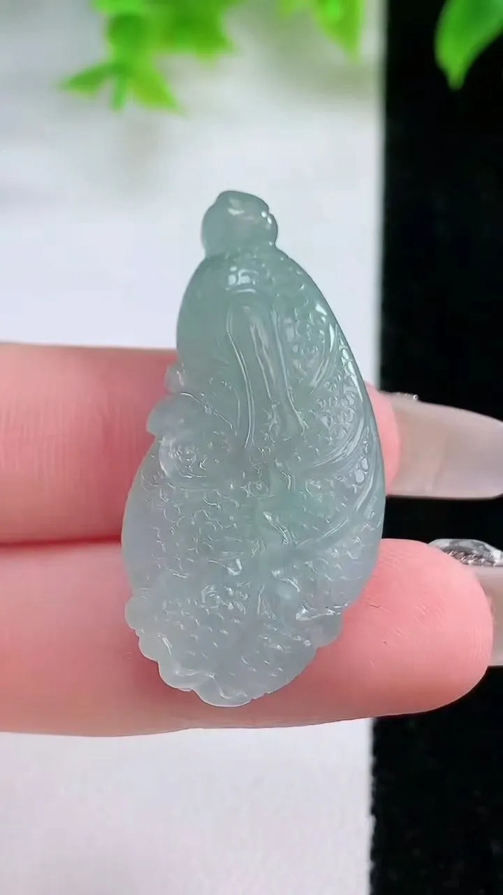 天然A货翡翠白菜吊坠，尺寸38.3-18.2-5，重量:6.21g
1月18日