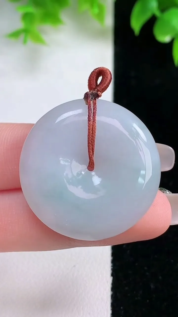 天然A货翡翠平安扣吊坠，尺寸31.5-6，重量:13.41g
1月18日