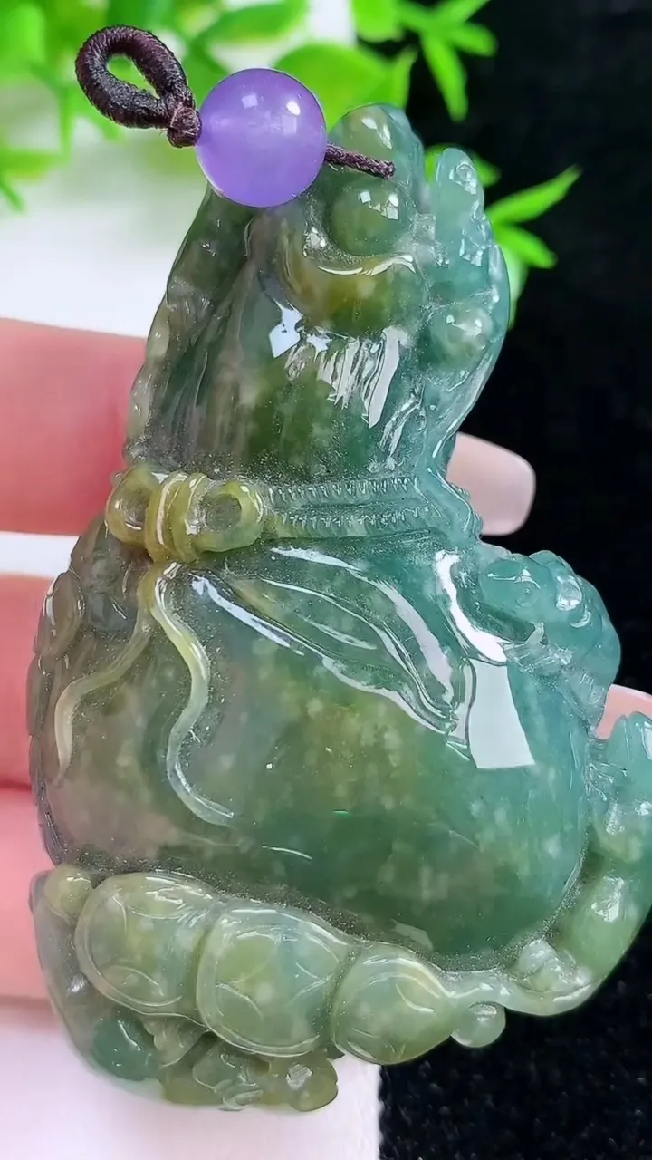 天然A货翡翠蓝水双彩福袋吊坠，尺寸69-46-19.8，重:82.42g
1月18日