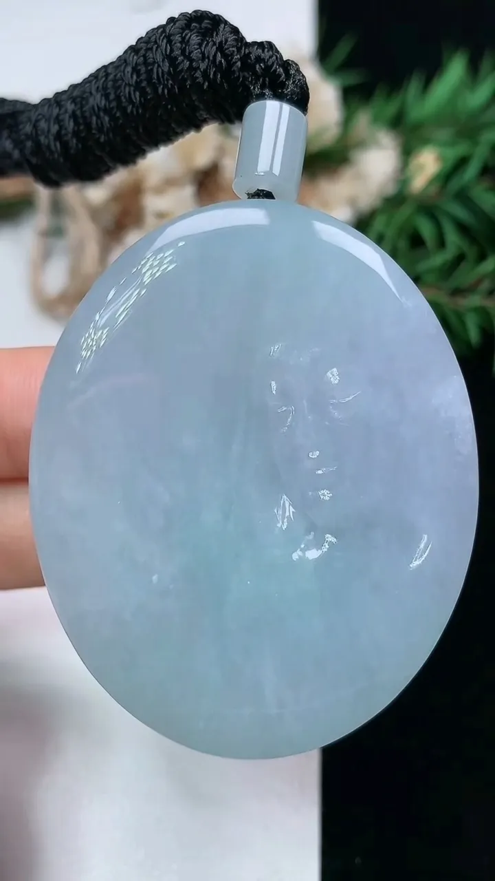 天然A货翡翠佛头吊坠，尺寸49.7-40-12，重量:64.82g
1月18日