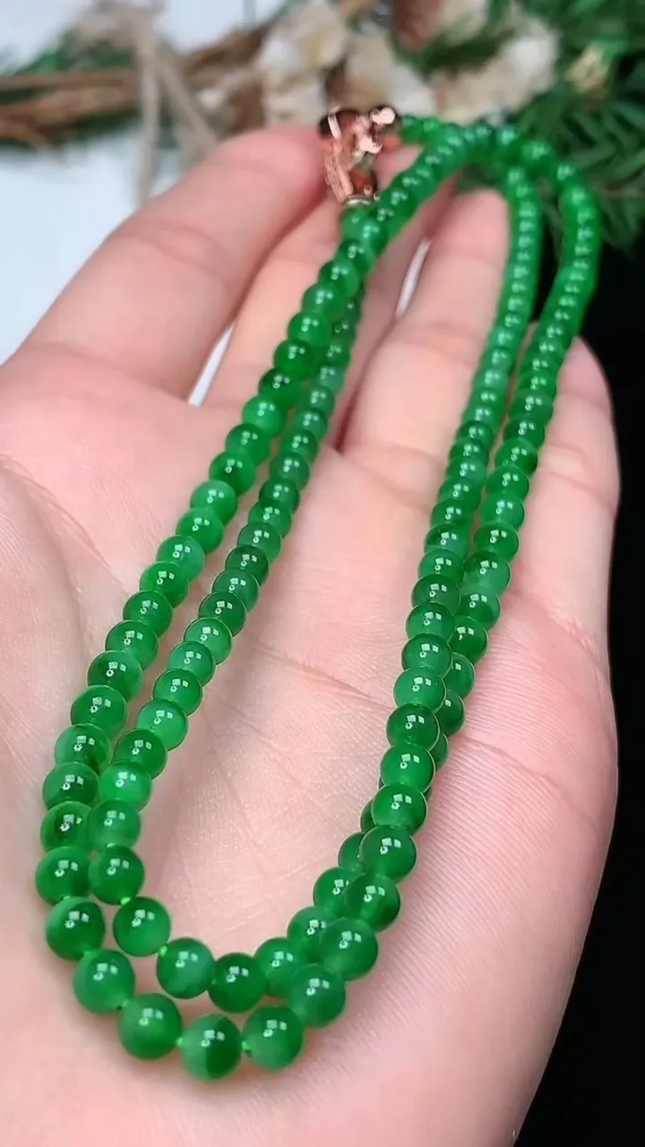 天然A货翡翠圆珠项链，尺寸4.5-139颗，重量:19.51g
1月18日