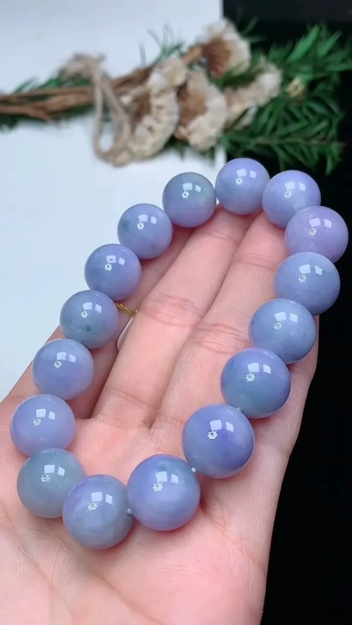 天然A货翡翠货紫罗兰 飘花圆珠手串，尺寸12.3-16颗，重量:53.21g1月18日
工厂直销收藏佳品,种好水足，色泽均匀，有种有色，上手高大气！