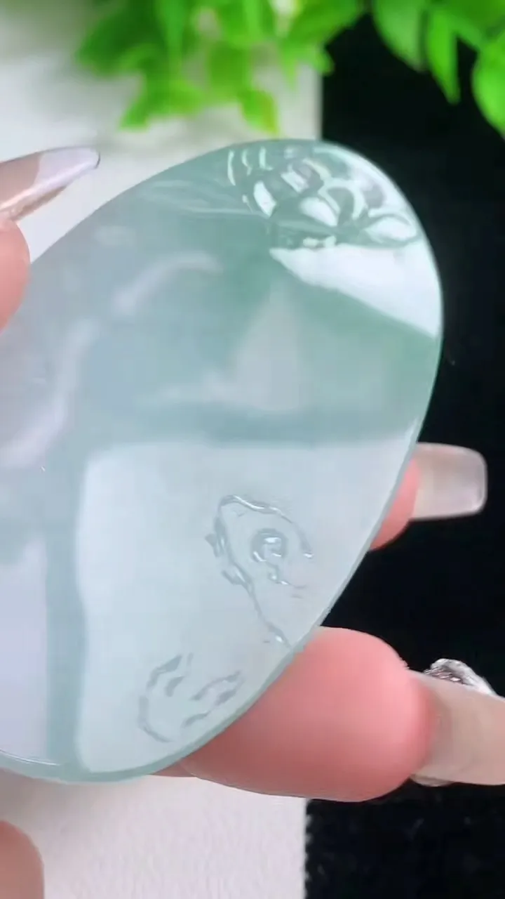 天然A货翡翠大日如来吊坠，尺寸65.4-38-6.3，重量:35.68g
1月18日