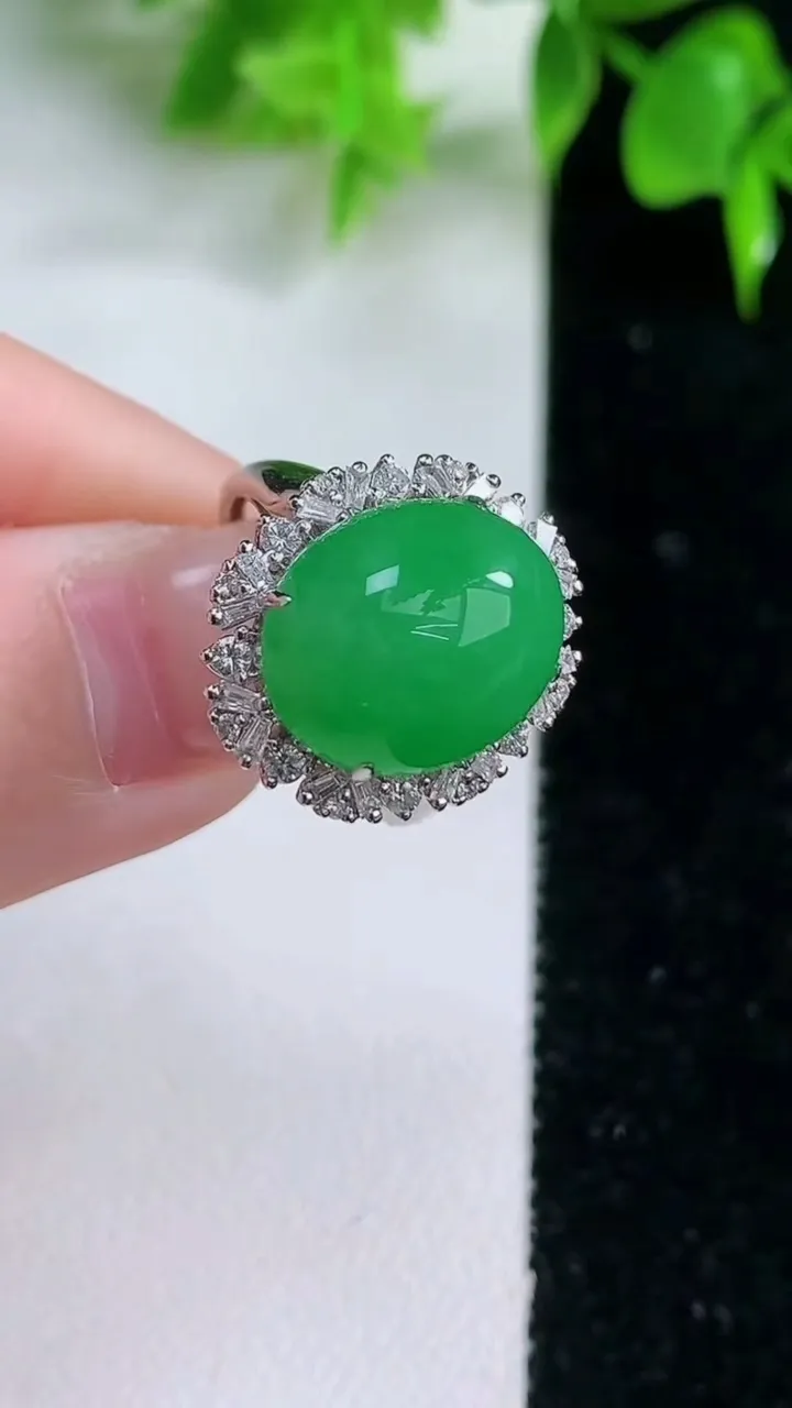 天然A货翡翠蛋面戒指，尺寸17-14-11.5-9.7，重量:4.55g2026年1月18日
工厂直